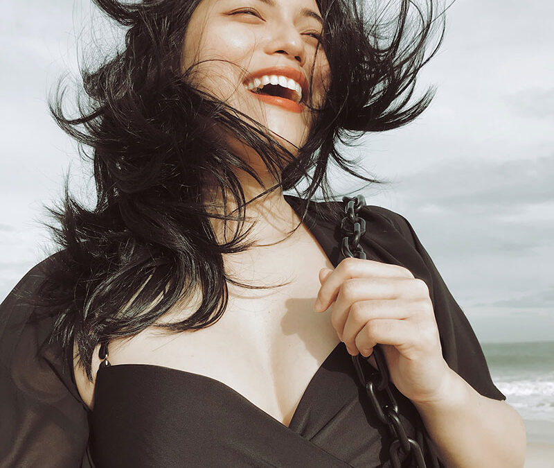 What kinds of treatments can a cosmetic dentist provide?